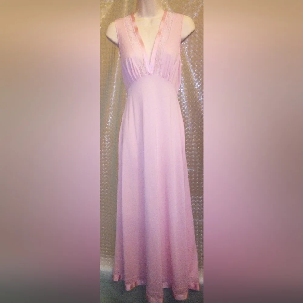 Beautiful Vintage Pink Vanity Fair Nightgown Size 34